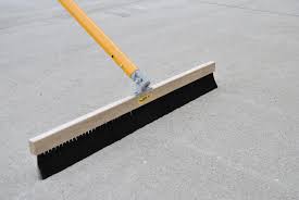 BROOM CONCRETE 36" CC166 W/HANDLE